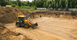 Разработка котлована Асбест стоимость за от 564 руб. м3 - заказать работы по копке и рытью котлованов | траншей